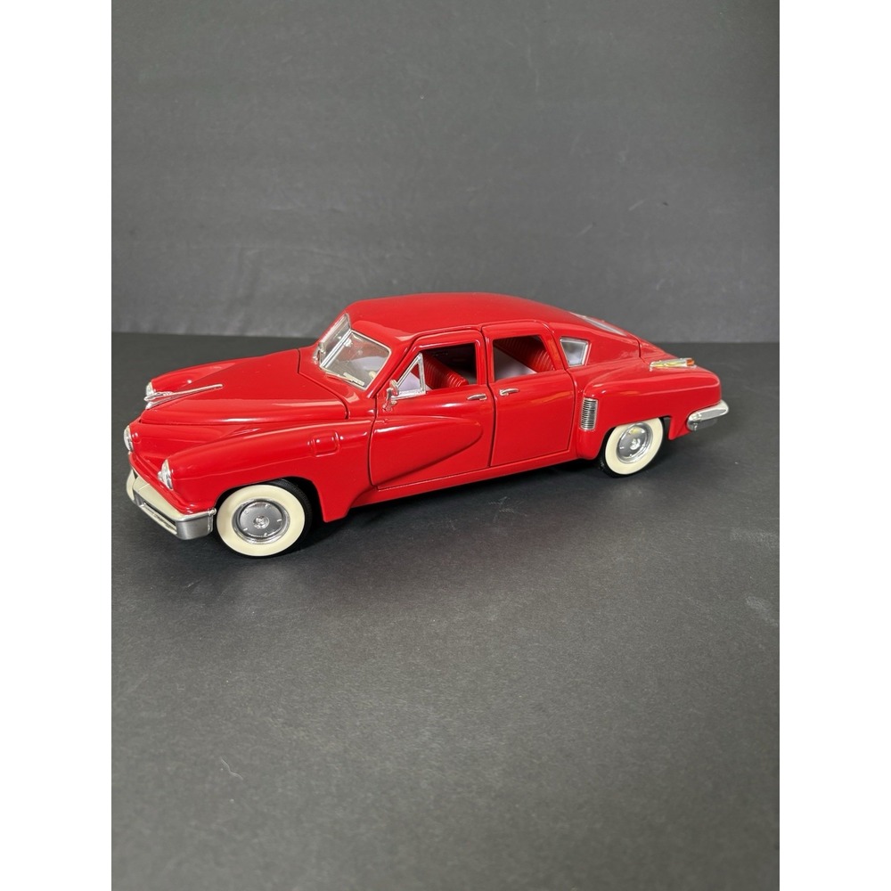 Yat Ming Road Signature 1948 Tucker Torpedo Red 1:18 Diecast Car 92268
